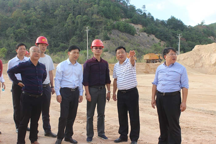 区长陈荣水深入项目一线,推动项目建设和征迁工作