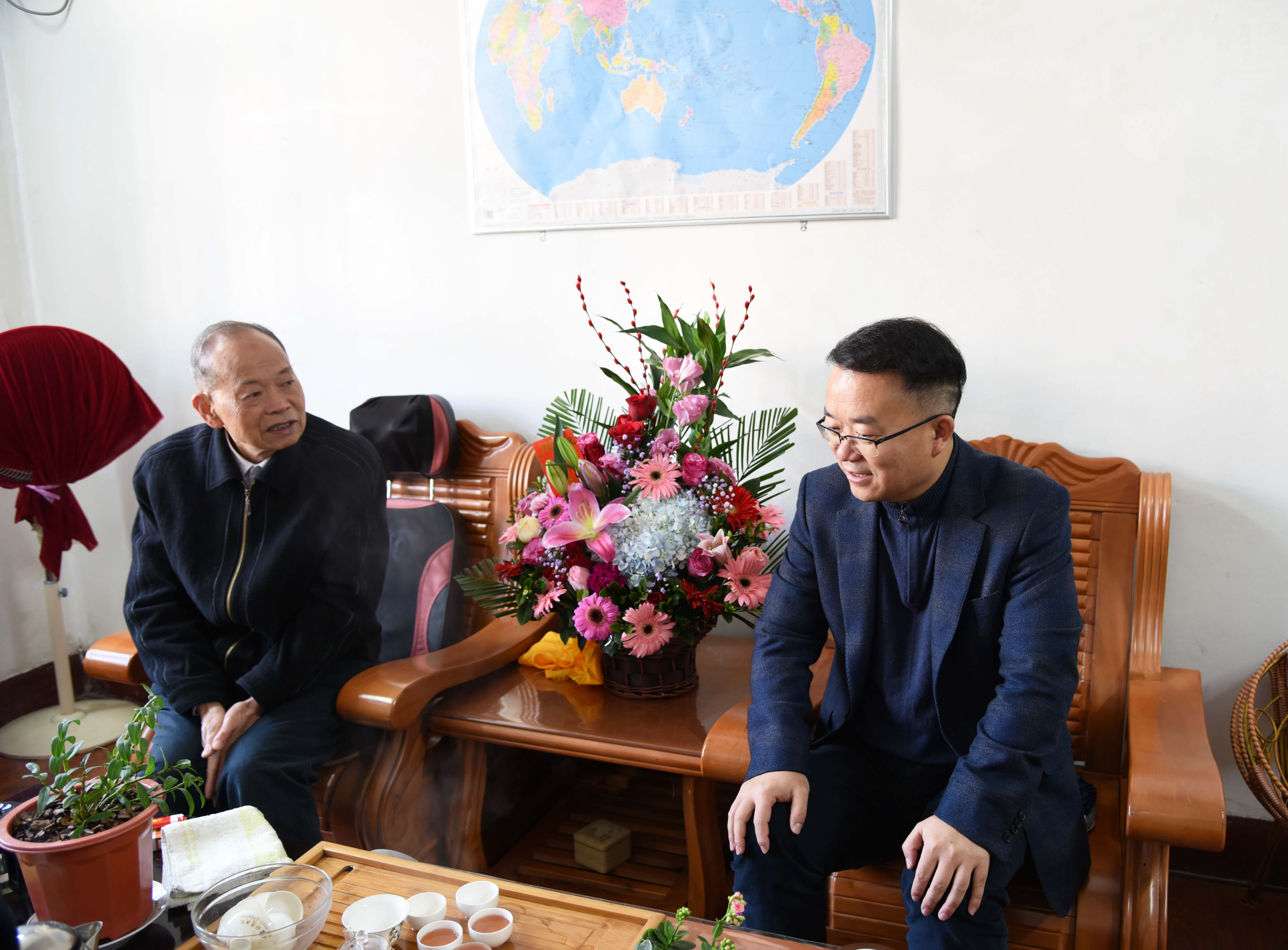 永定区委书记王金福看望慰问离退休老同志