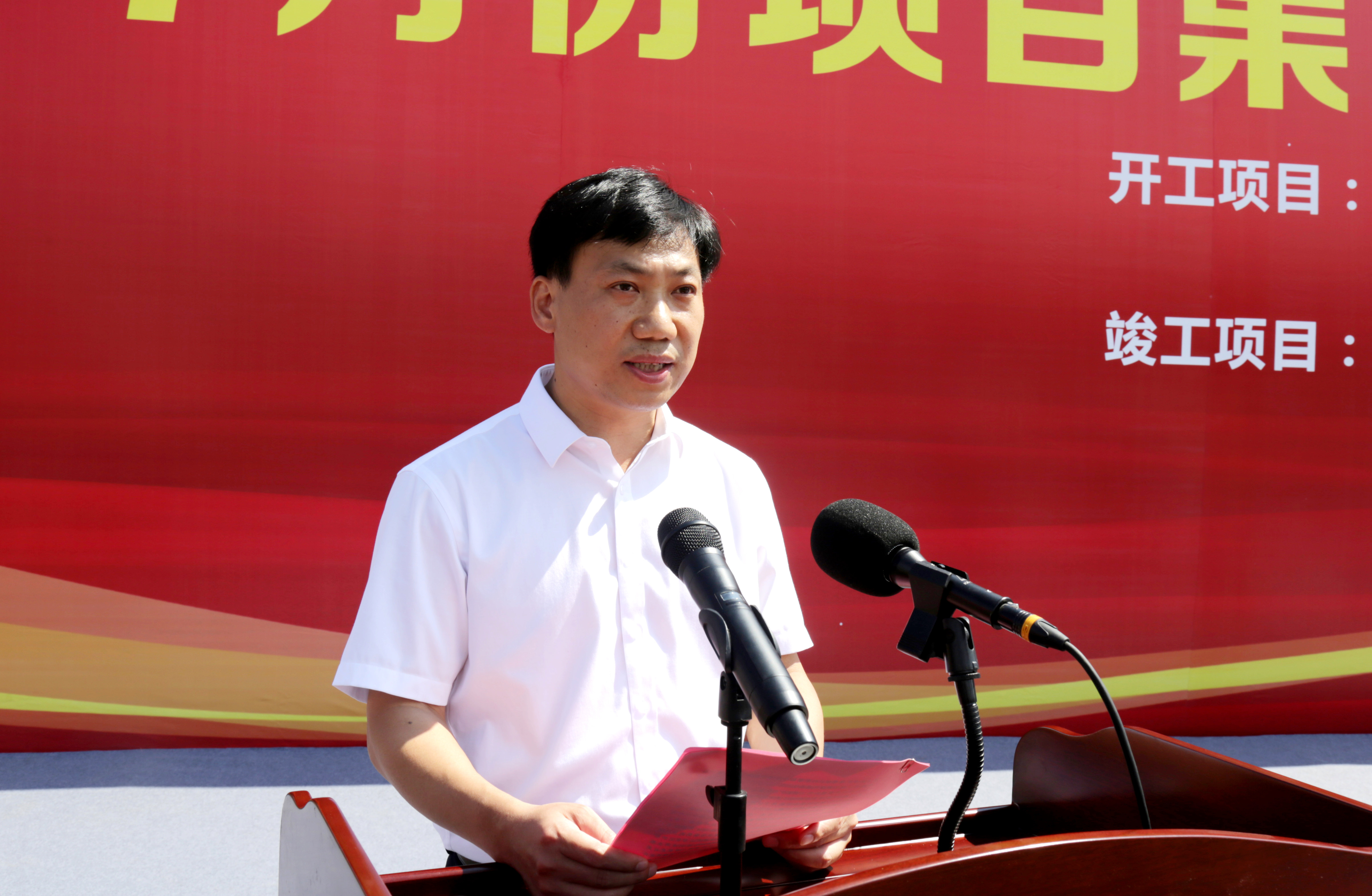 永定区委副书记,区长陈荣水介绍项目概况并致辞.马斌 摄