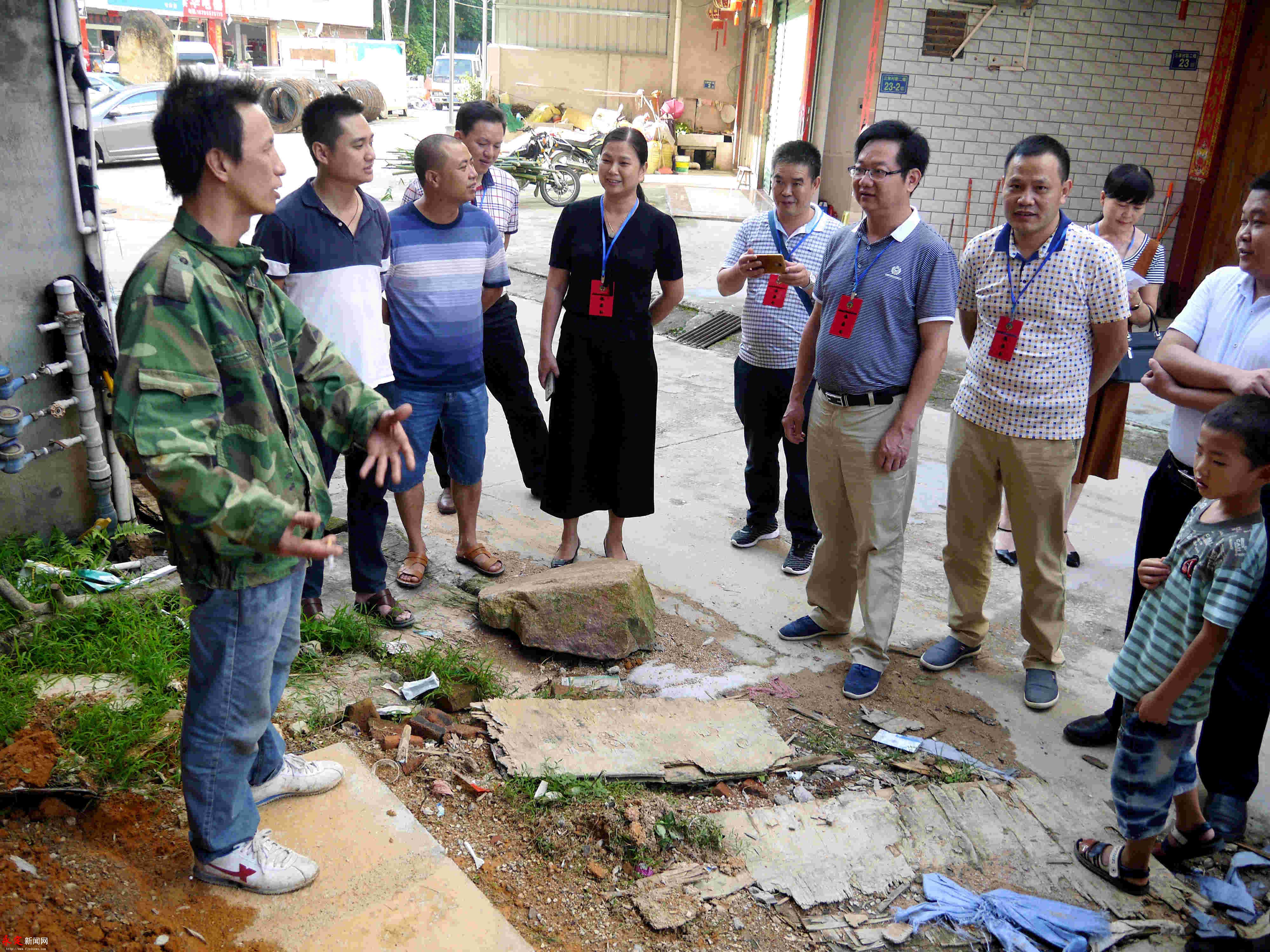 永定区政协委员视察农村"厕所革命"推进情况