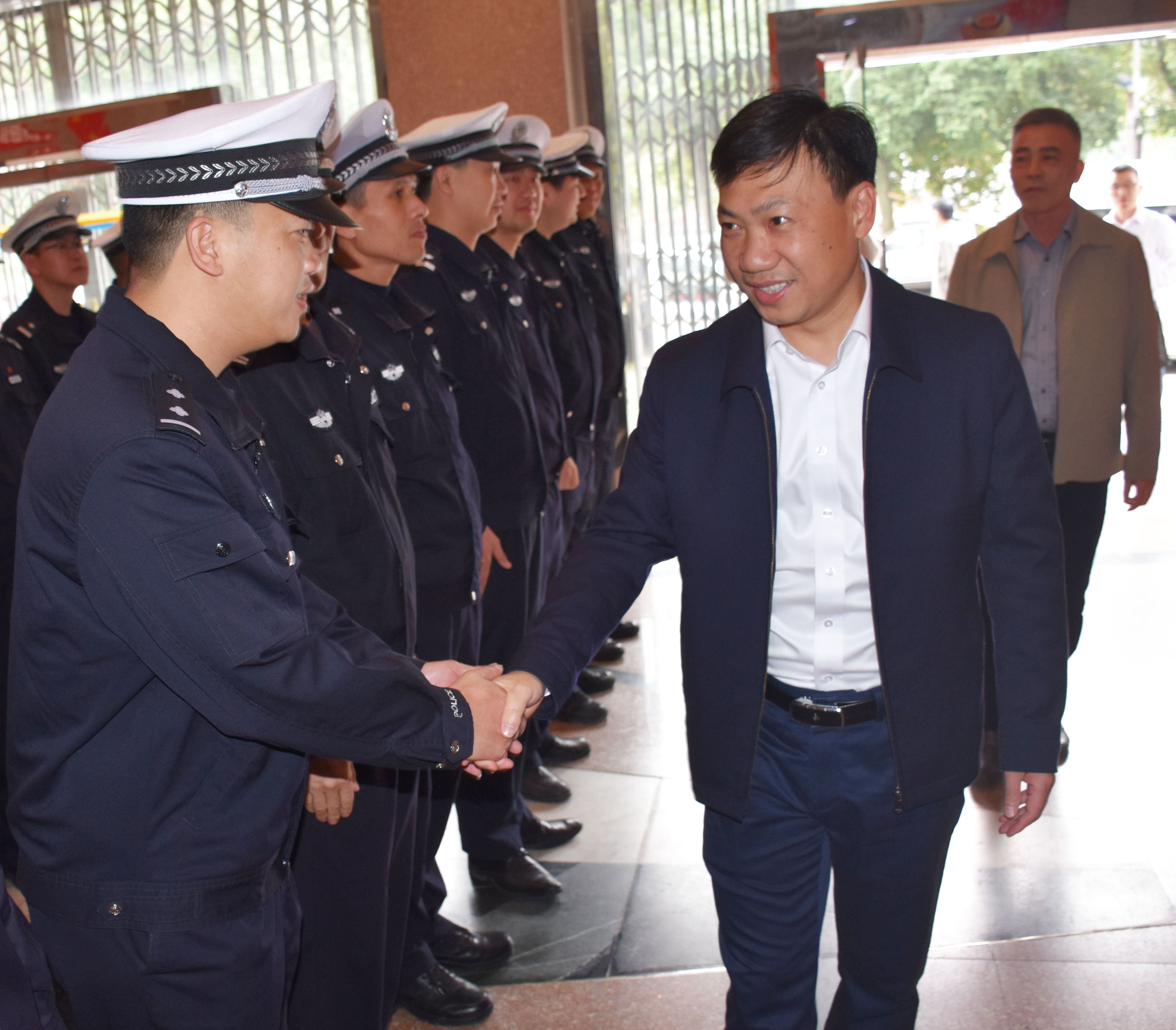 陈荣水看望慰问春节期间坚守岗位干部职工