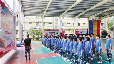 永定坎市中学高一学生在军腾国防训练基地学习党史