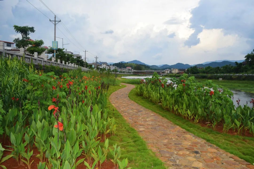 抚市镇:"一河两岸"景观扮靓乡村新颜值 -乡镇之窗-永定新闻网